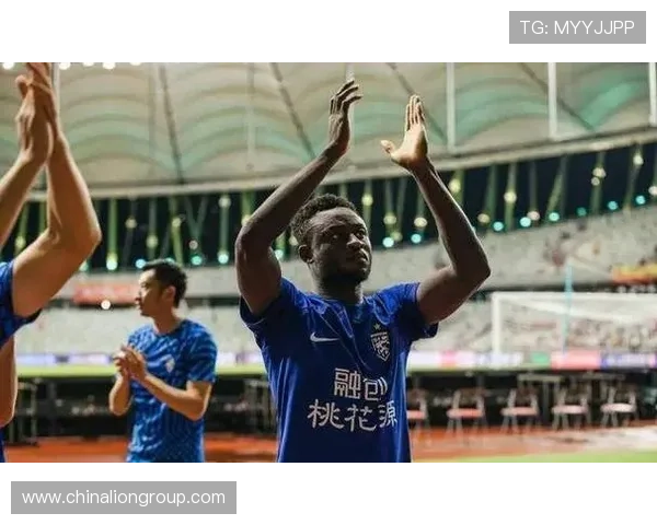 青岛西海岸举行出征仪式 新队长戴维森发言